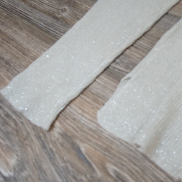 Sparkly Ribbed V Neck Long Sleeve Cold Shoulder Lightweight Fitted Sweater Top - Picture 9 of 12